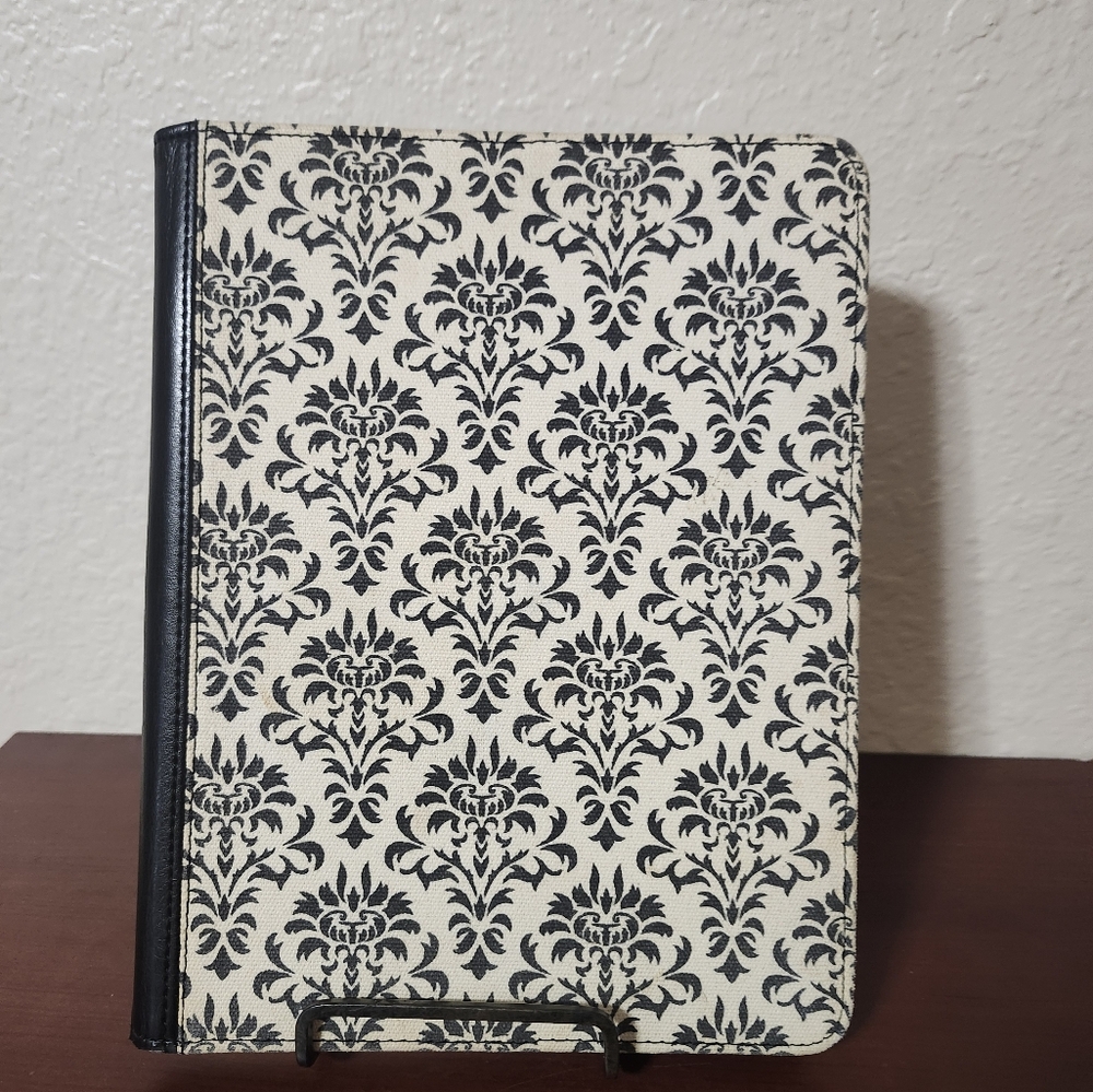 Verso brand hard cover black and white tablet protector
